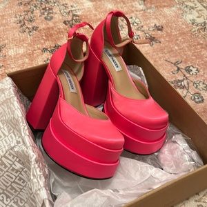 Steve Madden pink platform shoes